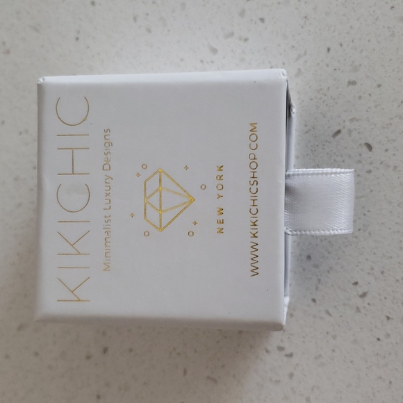 NWOT ANTIQUE STYLE KIKICHIC SPARKLY CRYSTAL STUD EARRINGS SET - Picture 4 of 7